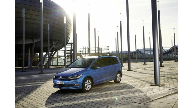 Volkswagen Touran! С днем рождения, более чем семейный автомобиль на 20 лет Volkswagen Touran! С днем рождения, более чем семейный автомобиль на 20 лет