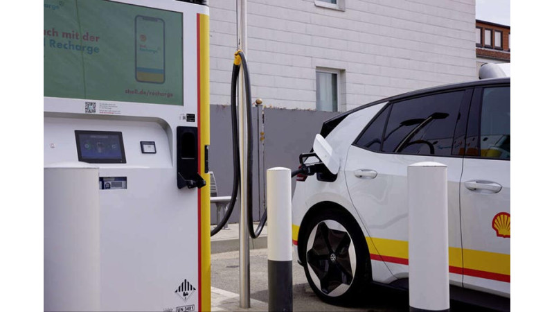 Shell и Volkswagen продвигают расширение зарядной инфраструктуры: открытие первой инновационной зарядной станции Flexpole Shell и Volkswagen продвигают расширение зарядной инфраструктуры: открытие первой инновационной зарядной станции Flexpole